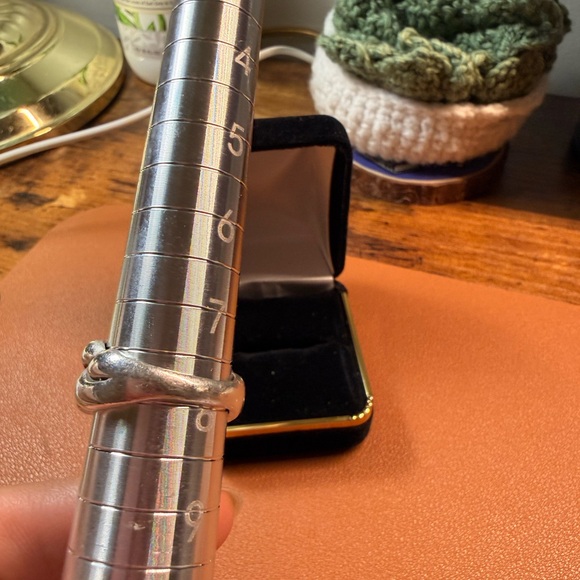 Silver Knot Ring - Picture 3 of 4